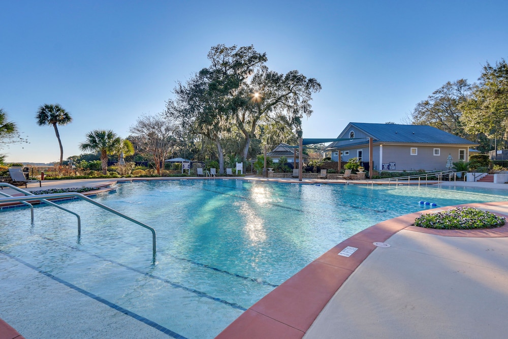 Waterfront Home on Dataw Island: Golf & Amenities!