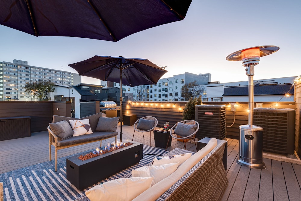 NEW 24 Guests 2 Rooftop Decks Near Downtown