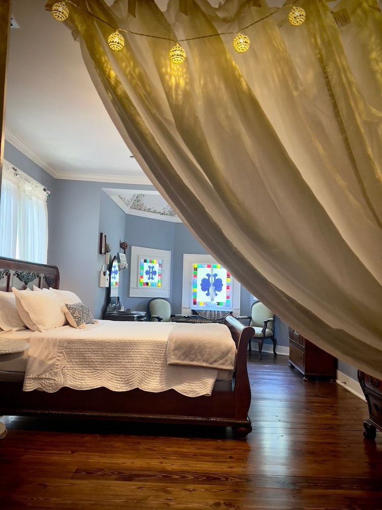 Benefield House Bed & Breakfast