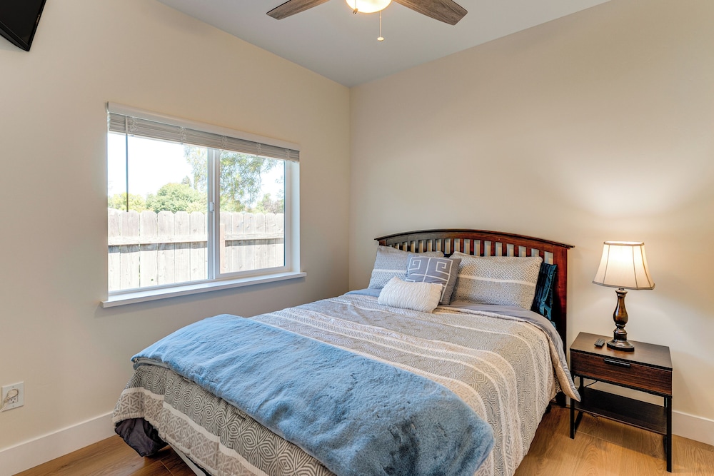 3 Mi to UC Davis: Retreat w/ Furnished Patio!