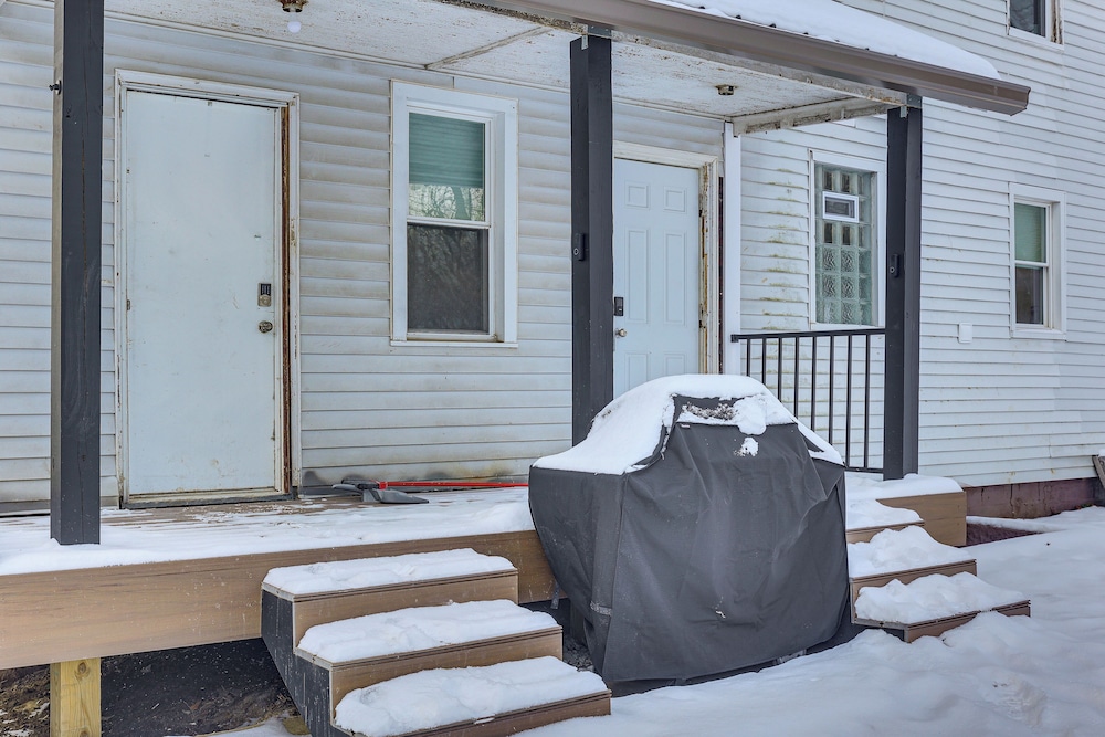 3 Mi to Downtown Youngstown: Updated Apartment