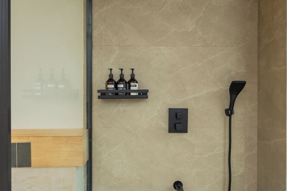 ELIVAAS Ekam | Luxe 4 BHK Villa With Pvt Pool & Patio