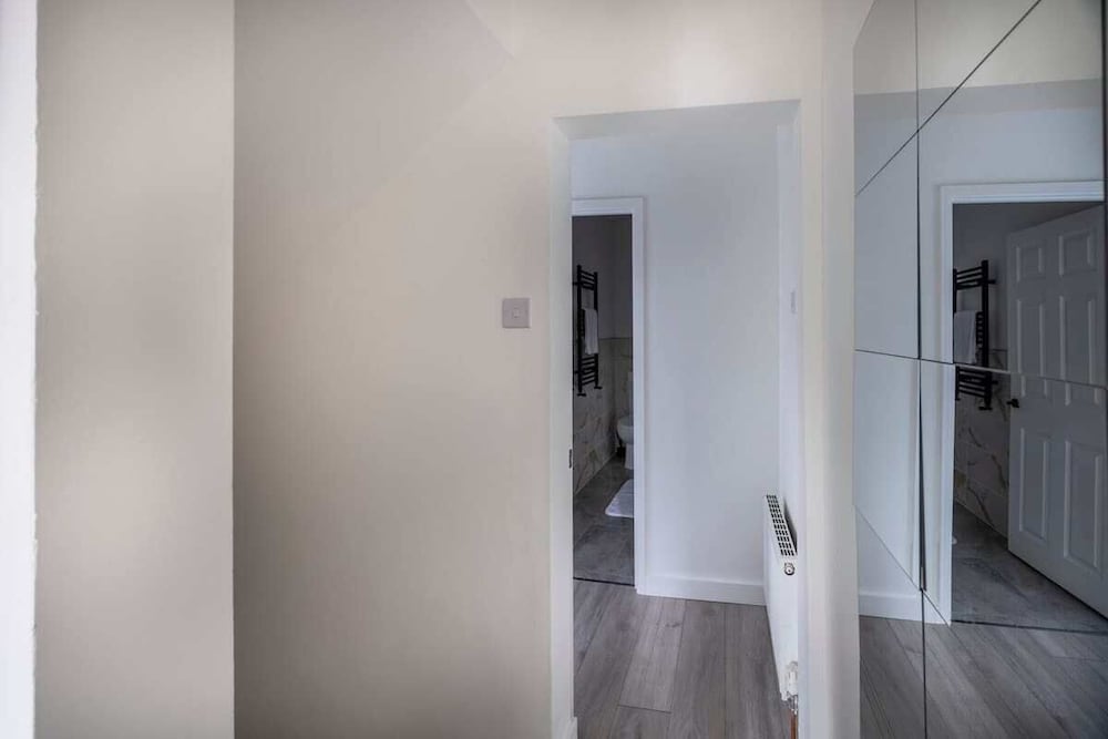 3bedroom 2 Bathroom House-free Parking 5 Beds