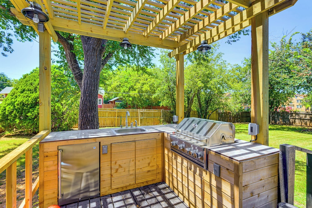 3 Mi to Dtwn Okc: Pet-friendly Paseo Gem!
