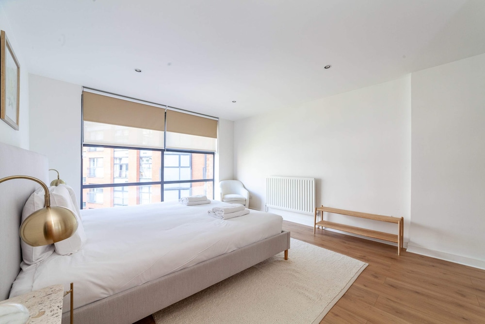 A Stylish Newly Refurbished Flat With City Access