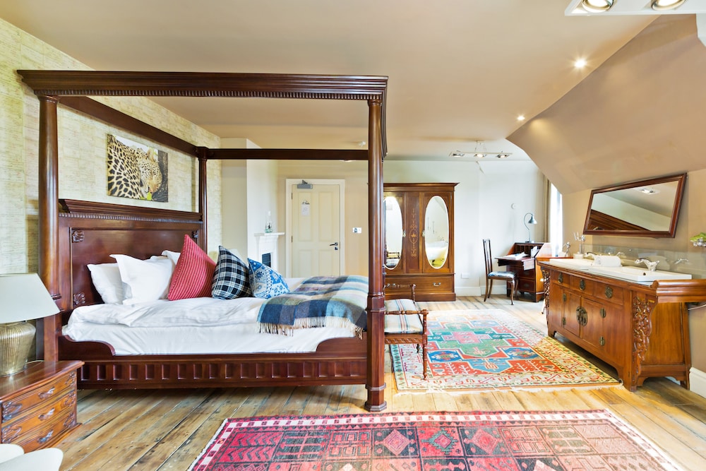 Bedford Vacations - D'Parys - Property Image 10