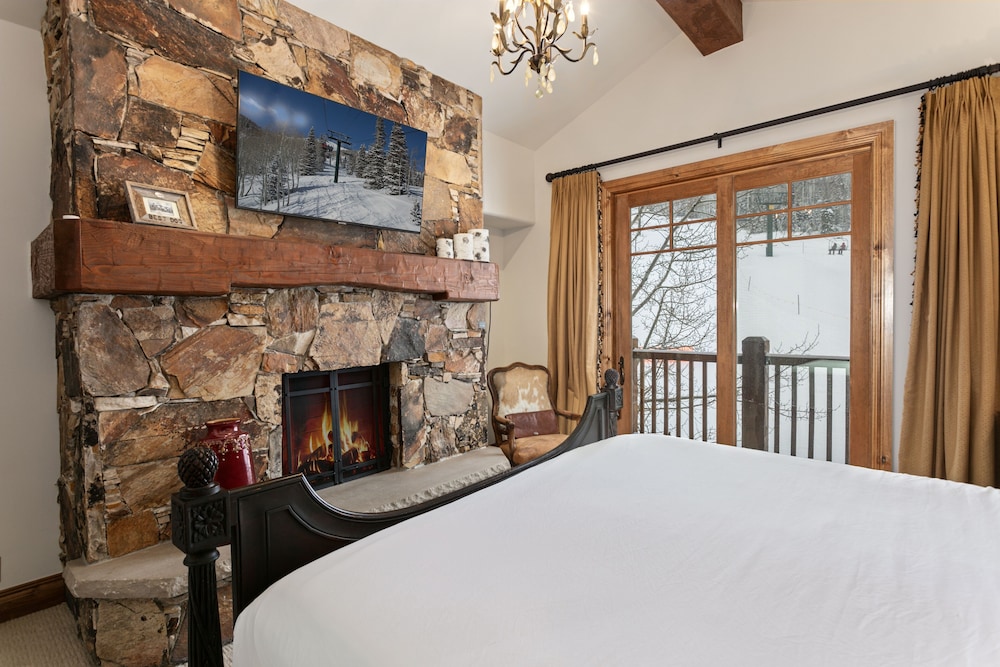 Grand Lodge - Four Bedroom #405 - Ski-in/ski-out 4 Condo