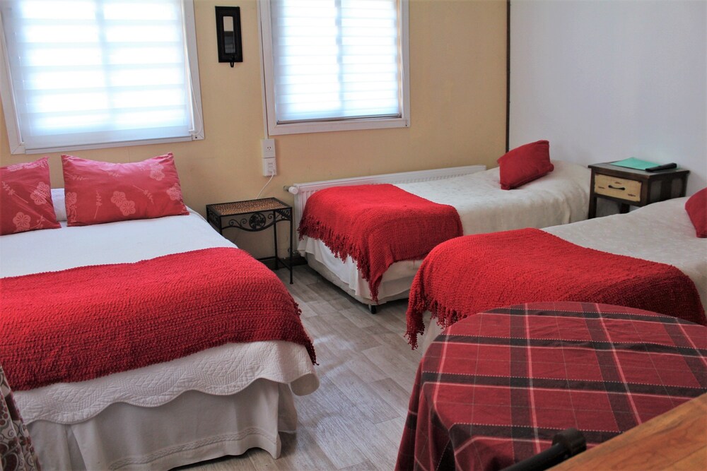 Hotel Hostal Ainil - Image 1