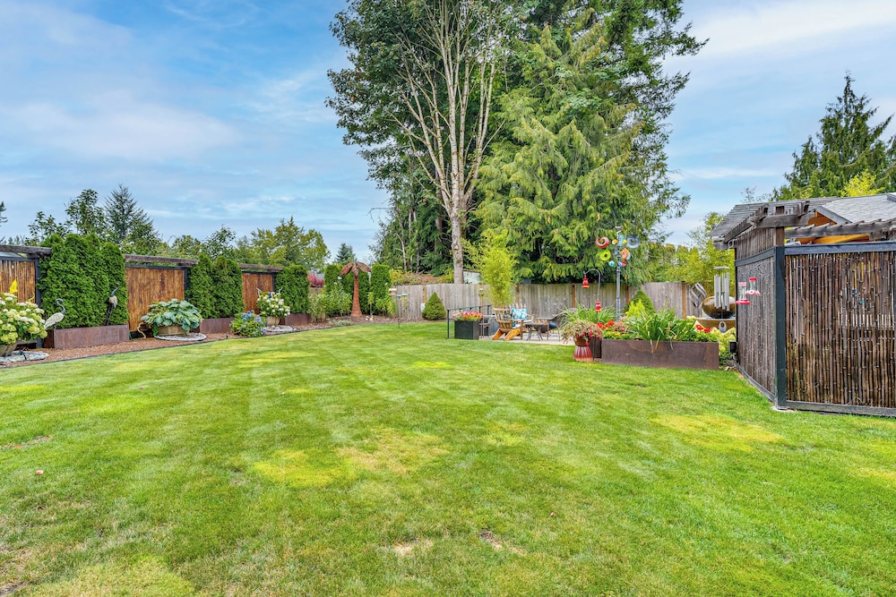Amazing Outdoor Space! Everett Escape w/ Hot Tub