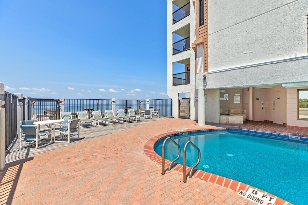 Quiet Bayfront Condo w/ Boat Slips & Fishing Pier! view 4