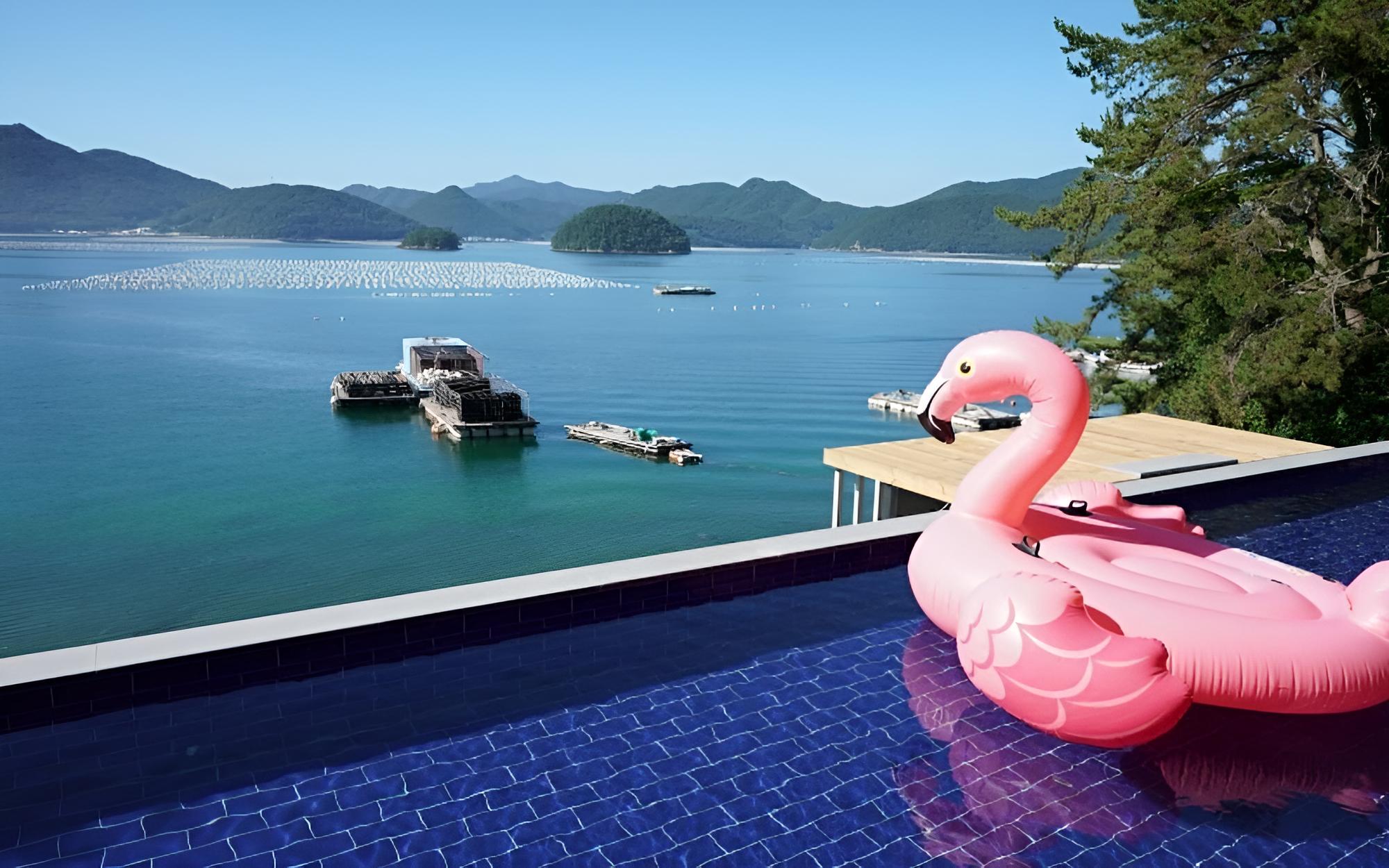 Tongyeong Glow Pension view 5