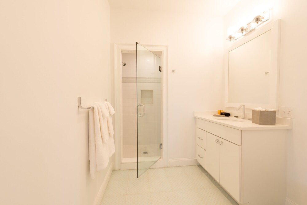 The Newport Lofts - 364 Thames Street