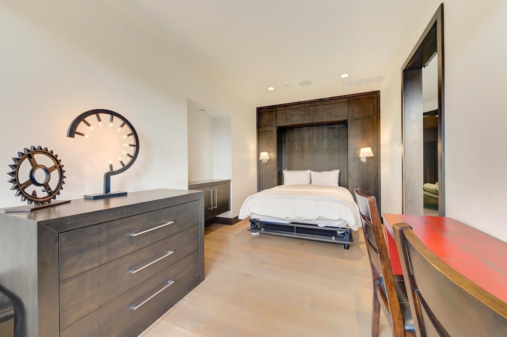 The Colony Walk To Slopes, Hot Tub, Parking KBM Resorts Walk to Slopes, Hot Tub, Parking 2 Homes, 9 Bedrooms Ml-2510