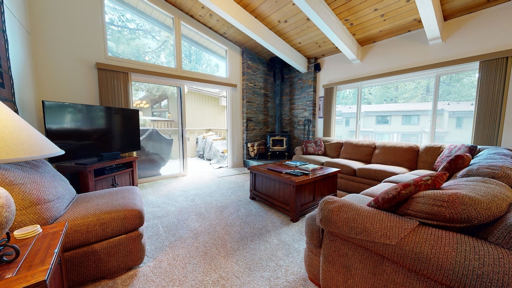 Chateau de Montagne 42 Spacious and Updated Family Townhome with Private Washer Dryer and Great Complex Amenities by RedAwning