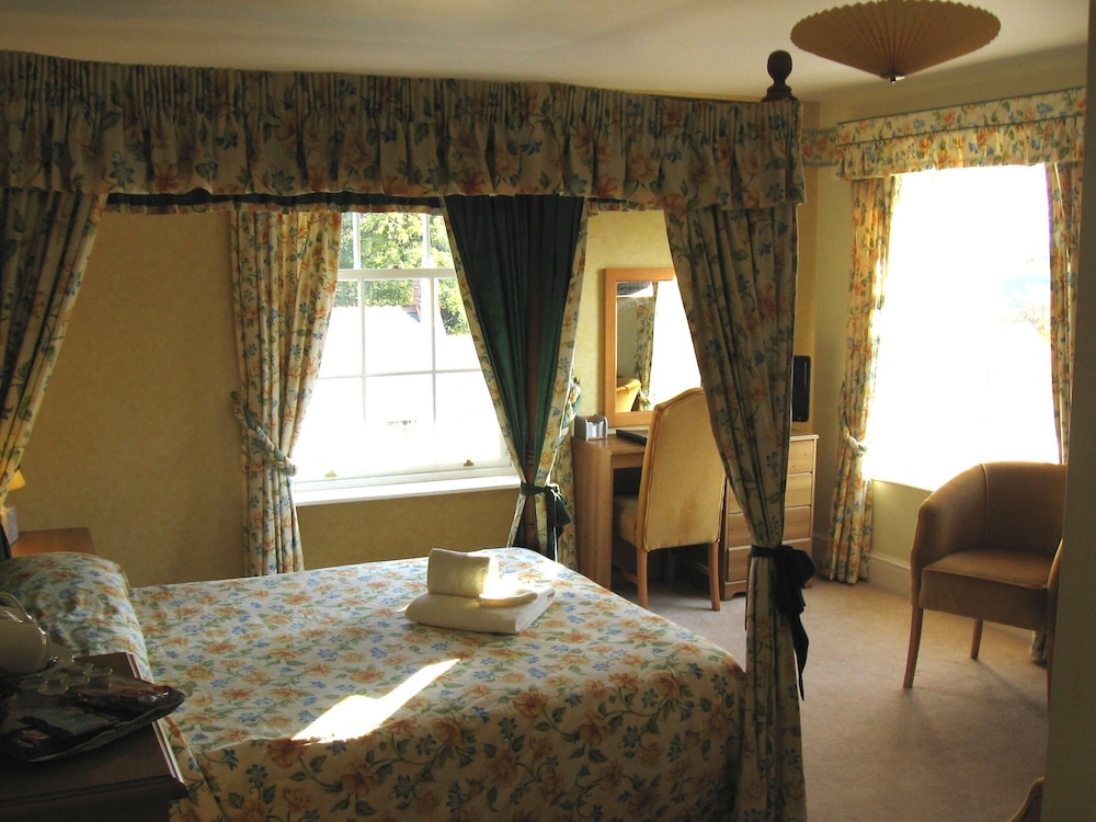 House - Sleeps 6 & Paid off Site Parking Available view 2