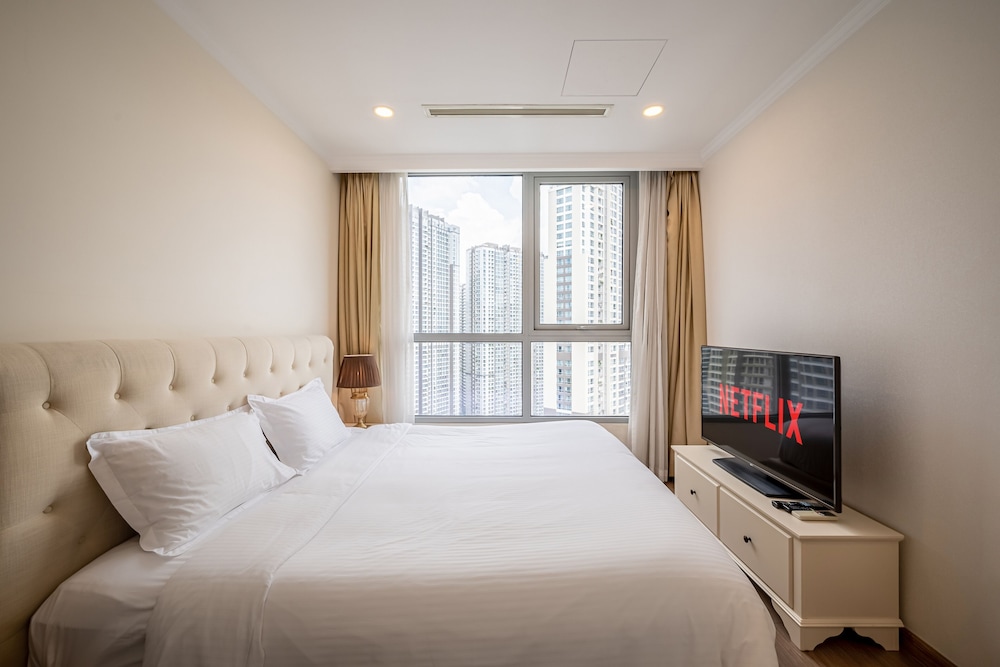 The Celavie Serviced Apartment Landmark