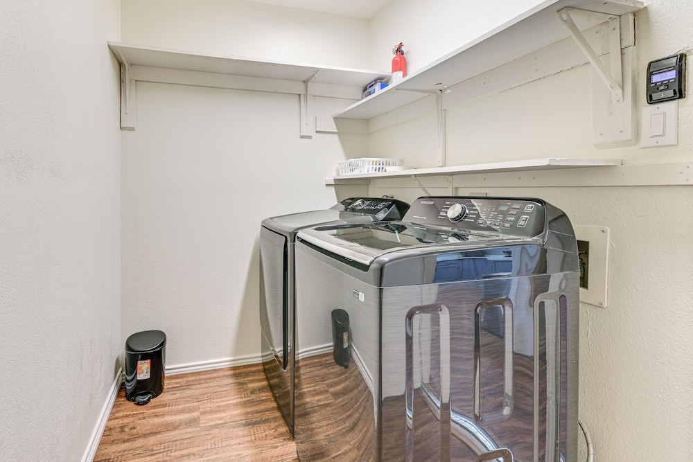 Pet-friendly Family Home 3 Mi to Lake Lewisville