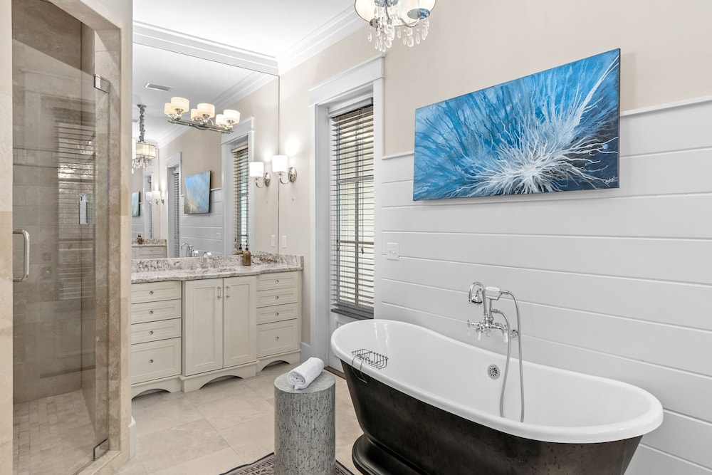 Seagrove Gardens Mins to the Beach Santa Rosa Retreat w Golf Cart A Design