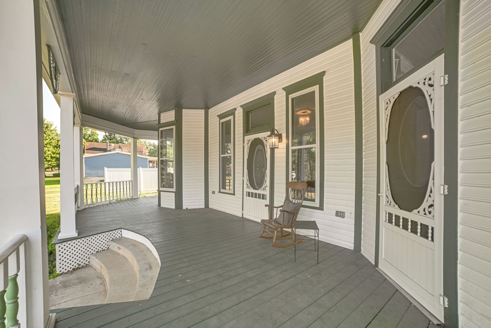 9 Mi to Kentucky Lake: Spacious Victorian Home!