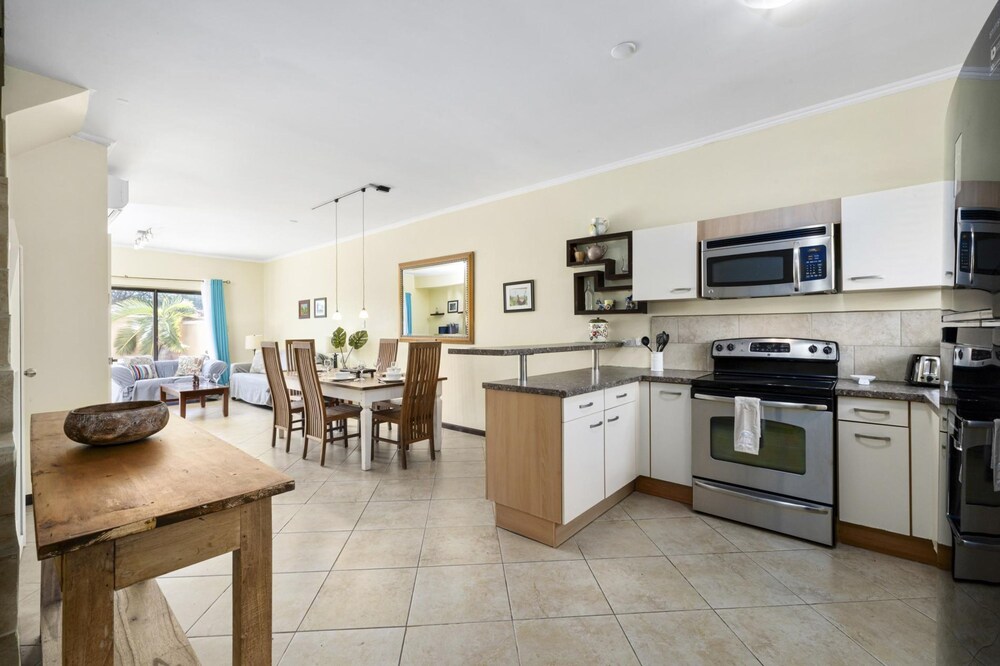 2br3ba Townhome Gold Coast Pool Tennis Gym
