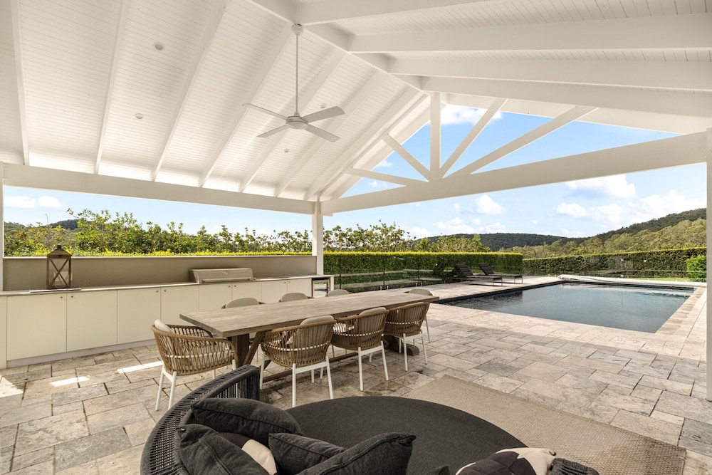 Elegant Bonogin Retreat on Expansive Acreage