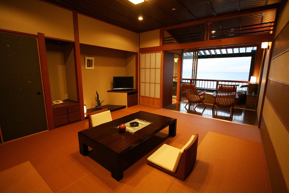 Hotel Sanrakuso