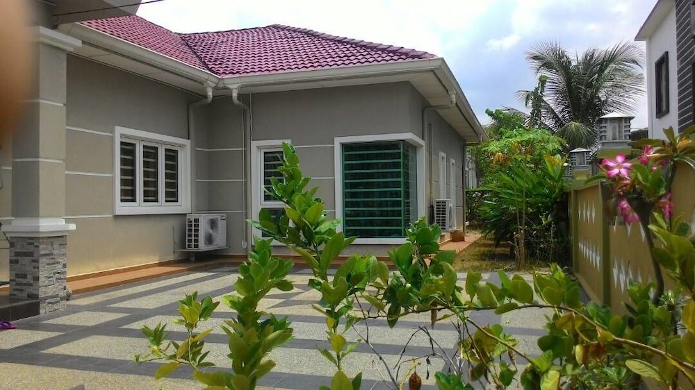 Sarah House photo 1