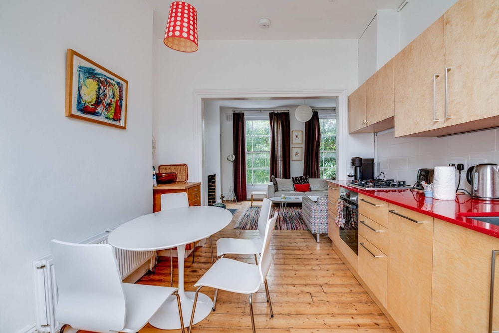 Bright Two Bedroom Apartment Near Vibrant Camden Town