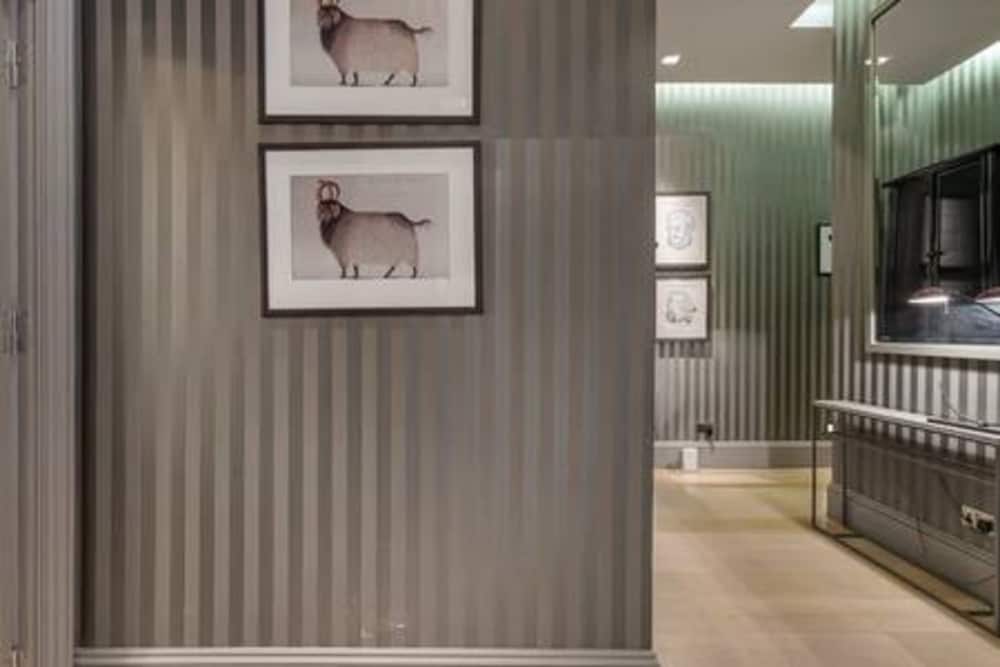 3-bdr Magnificent Harrods Knightsbridge Apartment