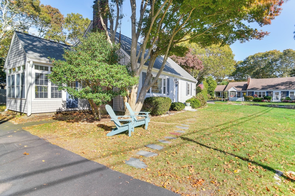 Bike to Private Beach: Cape Cod Escape w/ Sunroom