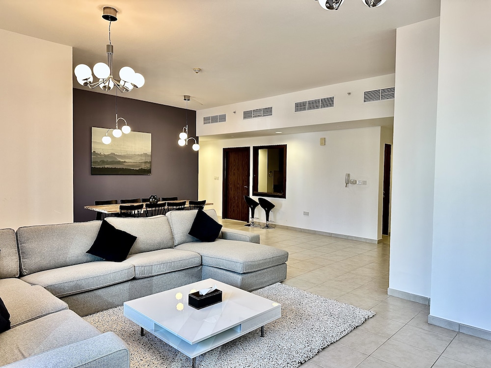Lux BnB Executive Tower Business Bay