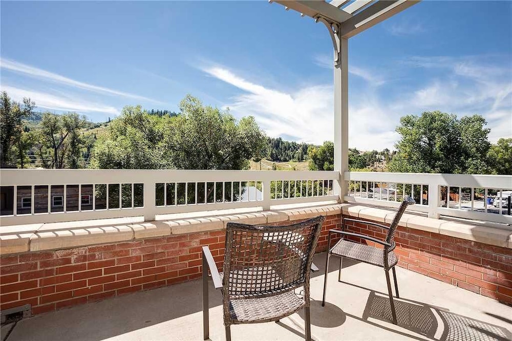 Howelsen Place H307a - Property Image 4