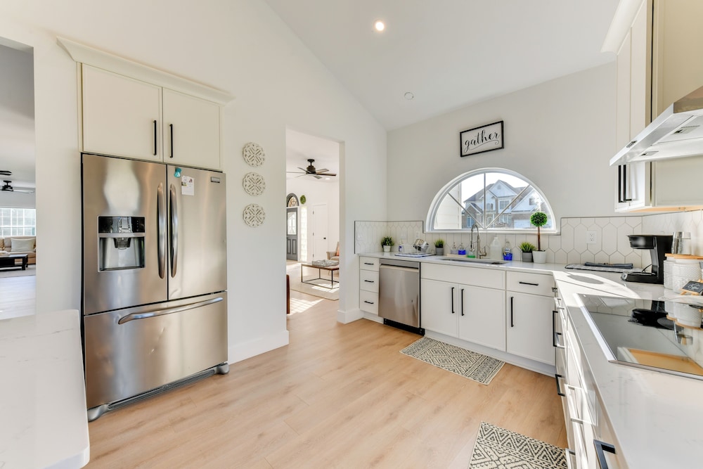 Pet-friendly Lake Norman Retreat w/ Deck & Grill