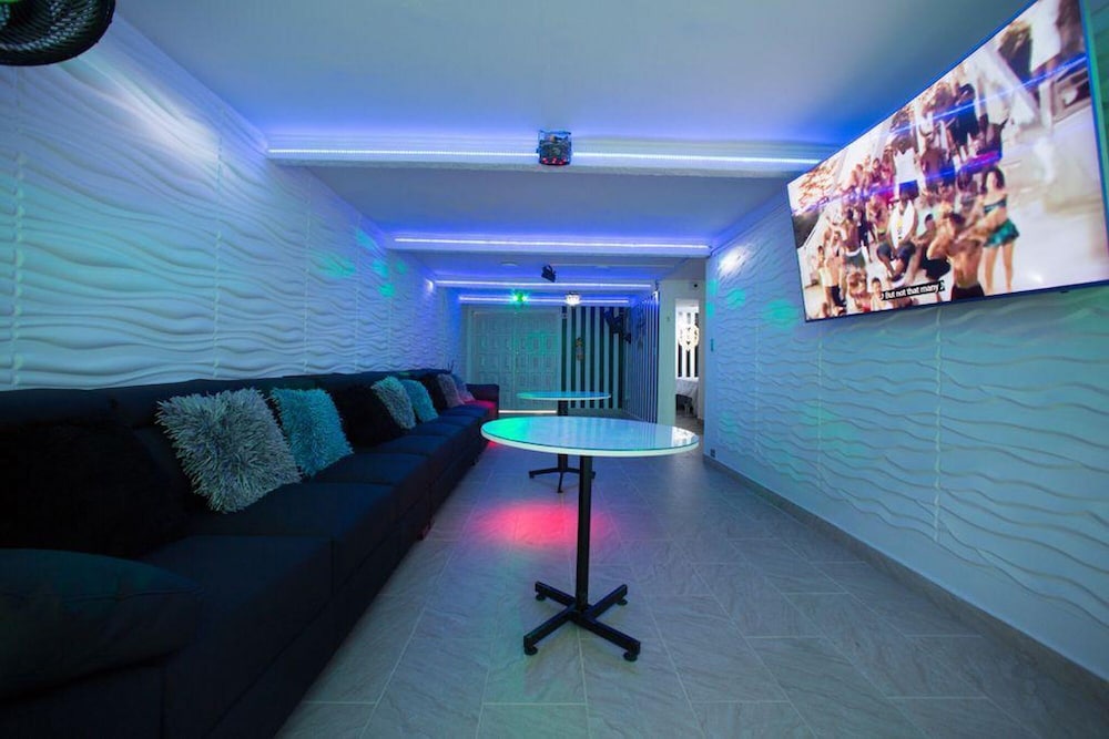 Park Lleras 11br Pool Jacuzzi