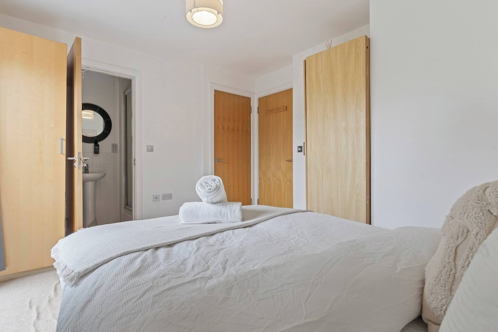 3-bed Elegant House Near Museums, Bullring & Parks