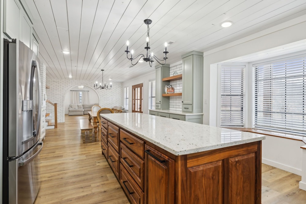 Fox Haven Retreat-modern Cabin-acres of Priv Land