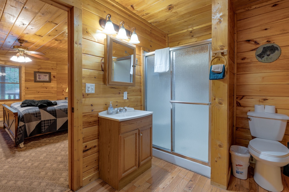 Rosey Bear 2 Bedroom Cabin