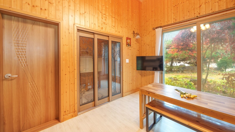 Gapyeong Sanchaek Glamping Pension
