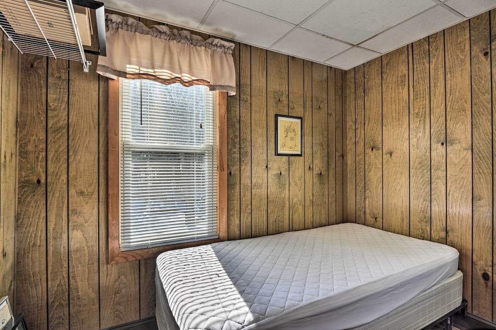 Serene Saxton Lodge: 7 Mi to Lake Raystown! view 4