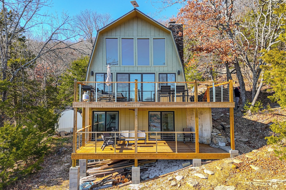 Fish, Swim & Kayak: Spacious Beaver Lake Home!