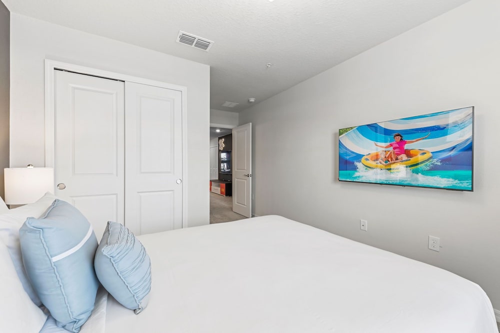 1287 Blue Paradise Way