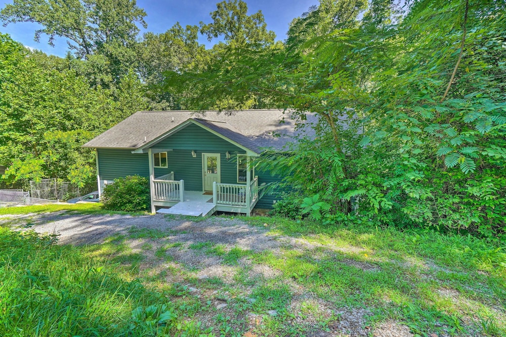 Peaceful Sevierville Home w/ Private Hot Tub! view 4