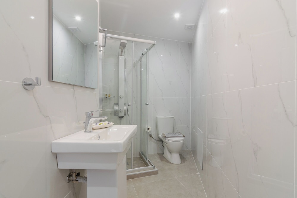 Leochares Lifestyle Apartments
