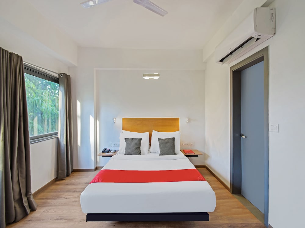 OYO Townhouse 030 Ashram Road Ahmedabad