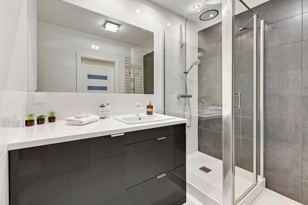 Aura - Riverside & Parking by Downtown Apartments