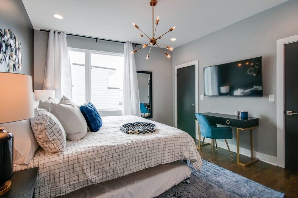 King Queen 2 Homes - 24 Beds City Views