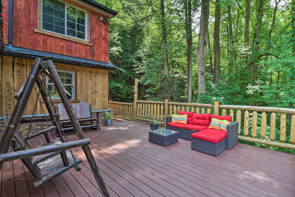 Spacious Escape w/ Deck & Ponds Near Skiing! view 4