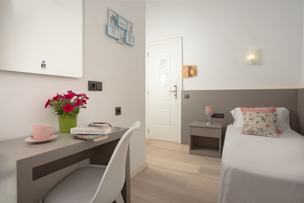Antonios Hostal