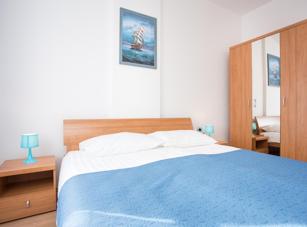 Scenic Elegant Apartments Krk With Balcony and Pool