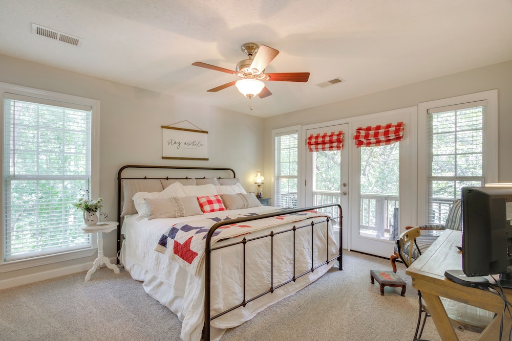3 Mi to Pickwick Lake: Spacious Family Getaway